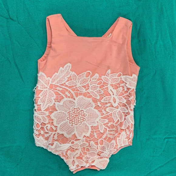 Baby Girl Body Suit with Lace - Picture 1 of 3